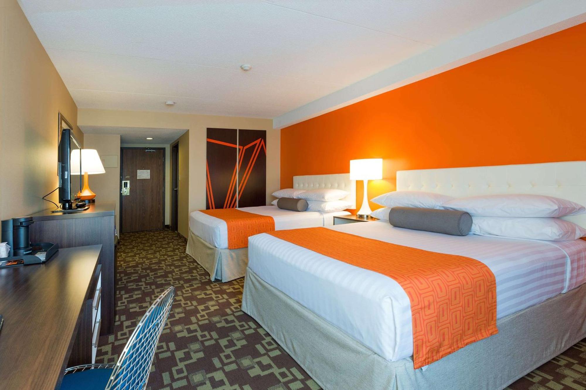 Howard Johnson Plaza By Wyndham By The Falls Niagara Falls Exteriör bild