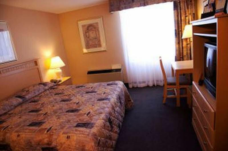 Howard Johnson Plaza By Wyndham By The Falls Niagara Falls Exteriör bild